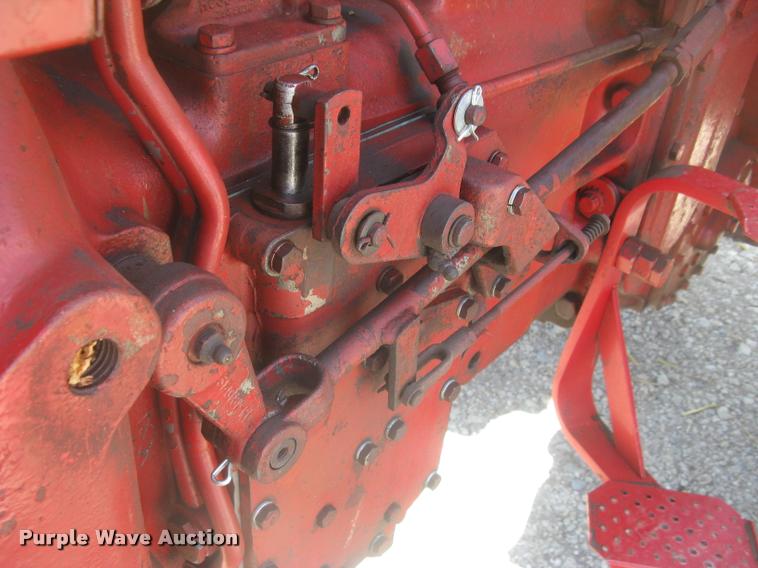 image for item L2330 Farmall 706 tractor