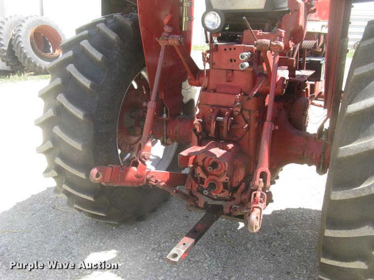 image for item L2330 Farmall 706 tractor