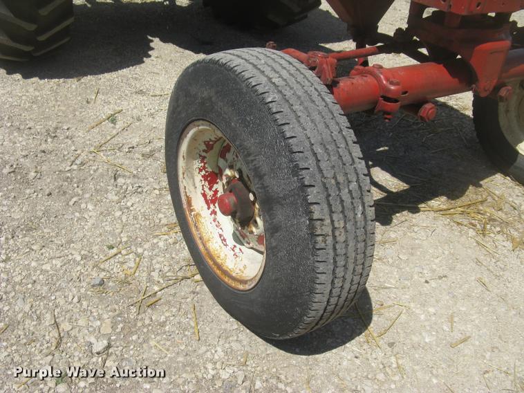 image for item L2330 Farmall 706 tractor