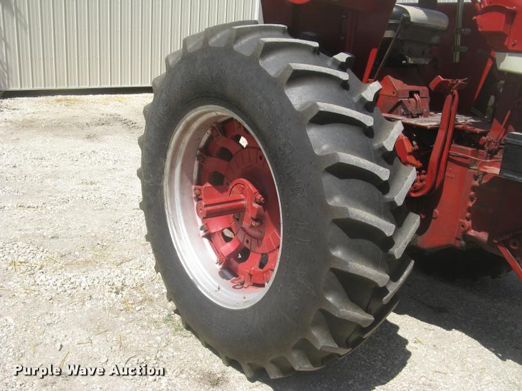 image for item L2330 Farmall 706 tractor