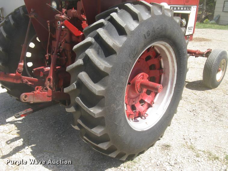 image for item L2330 Farmall 706 tractor