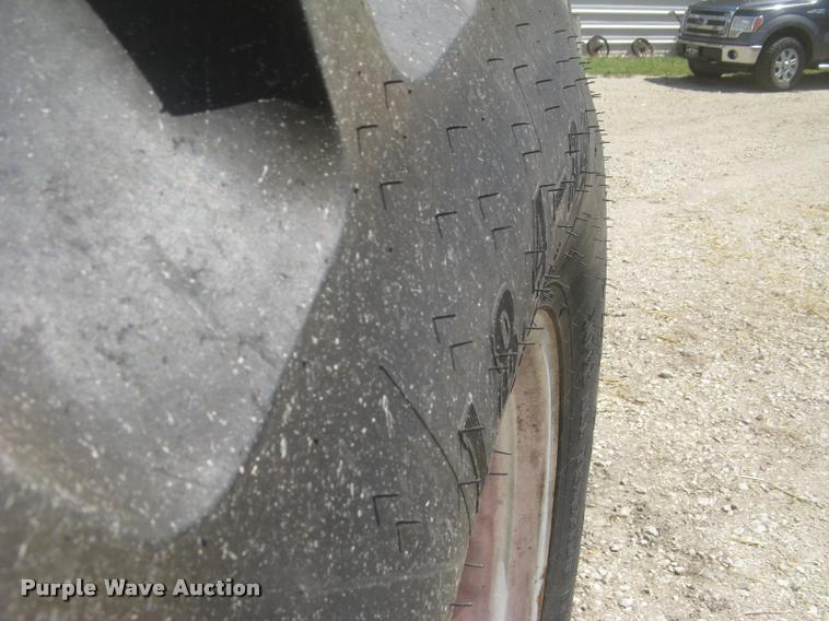 image for item L2330 Farmall 706 tractor