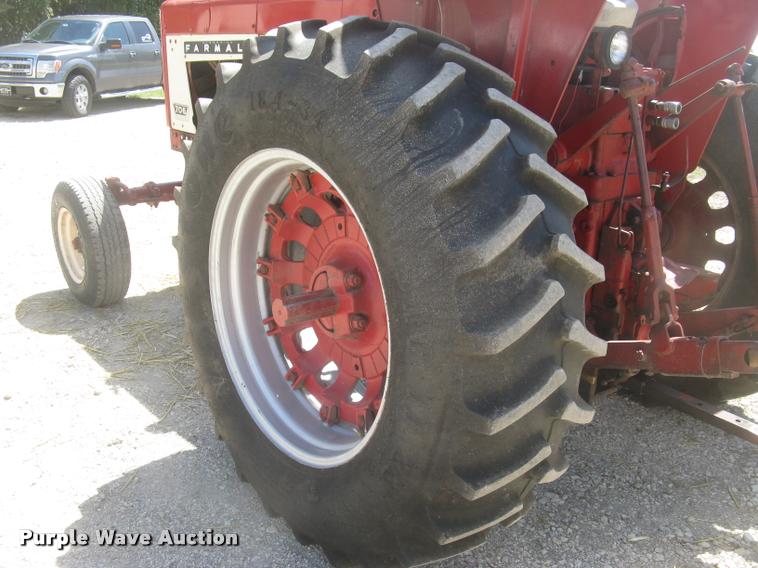 image for item L2330 Farmall 706 tractor