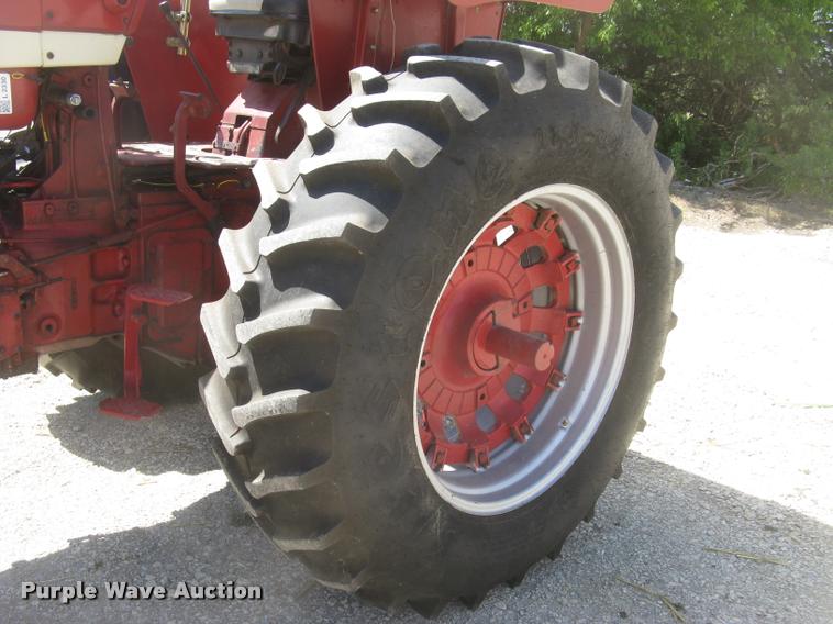 image for item L2330 Farmall 706 tractor