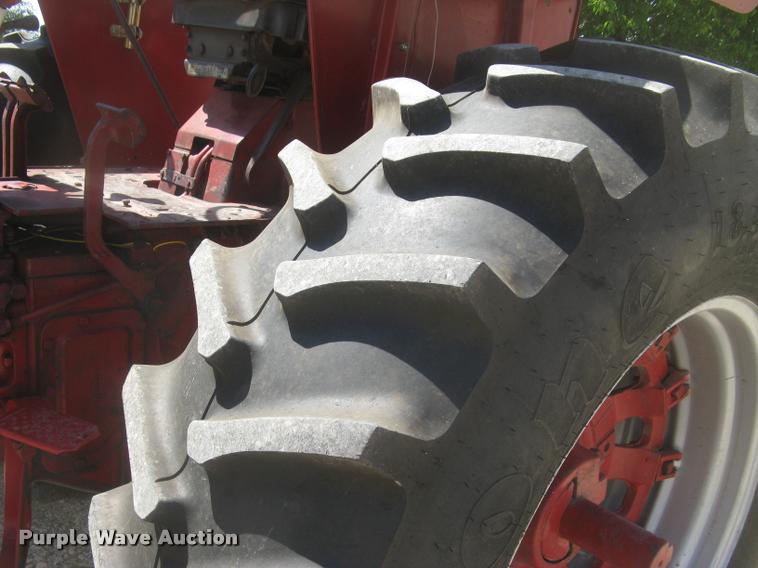 image for item L2330 Farmall 706 tractor