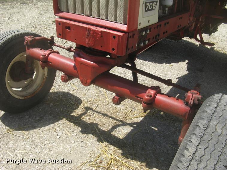image for item L2330 Farmall 706 tractor