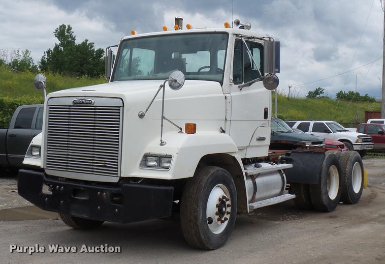 image for item BS9472 2001 Freightliner FLS112 semi truck