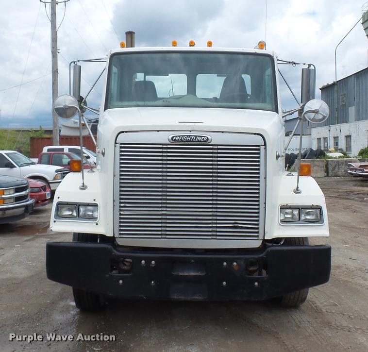 image for item BS9472 2001 Freightliner FLS112 semi truck