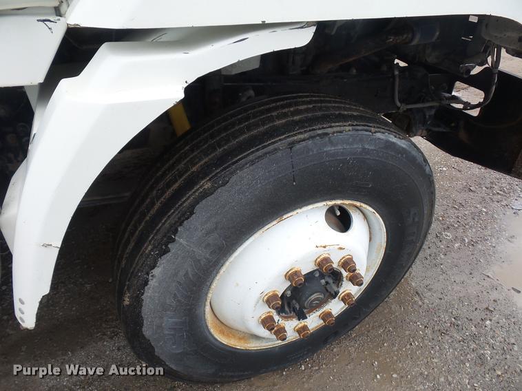 image for item BS9472 2001 Freightliner FLS112 semi truck