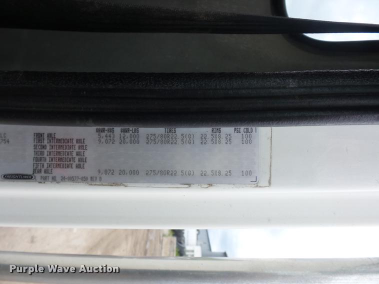 image for item BS9472 2001 Freightliner FLS112 semi truck