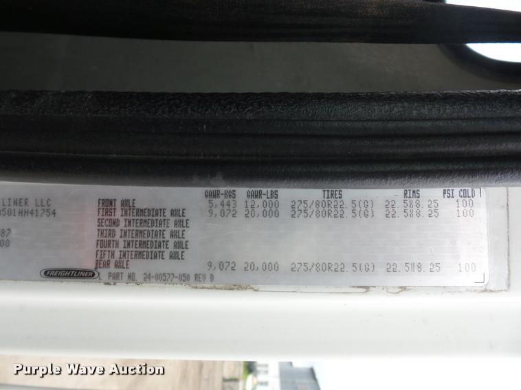 image for item BS9472 2001 Freightliner FLS112 semi truck