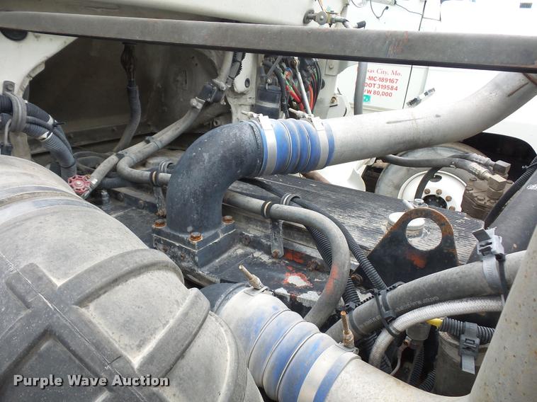 image for item BS9472 2001 Freightliner FLS112 semi truck