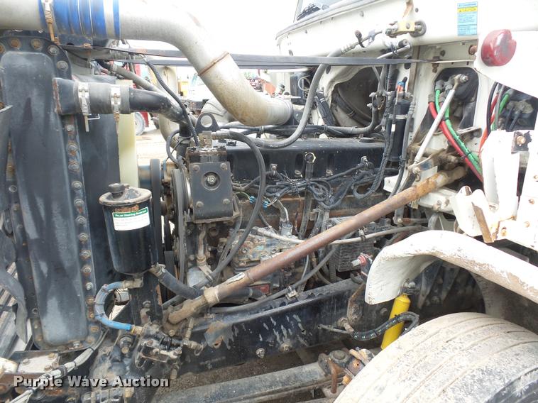 image for item BS9472 2001 Freightliner FLS112 semi truck