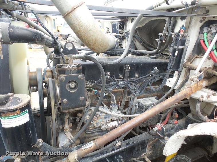 image for item BS9472 2001 Freightliner FLS112 semi truck