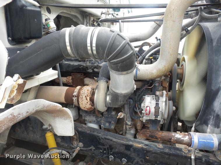 image for item BS9472 2001 Freightliner FLS112 semi truck