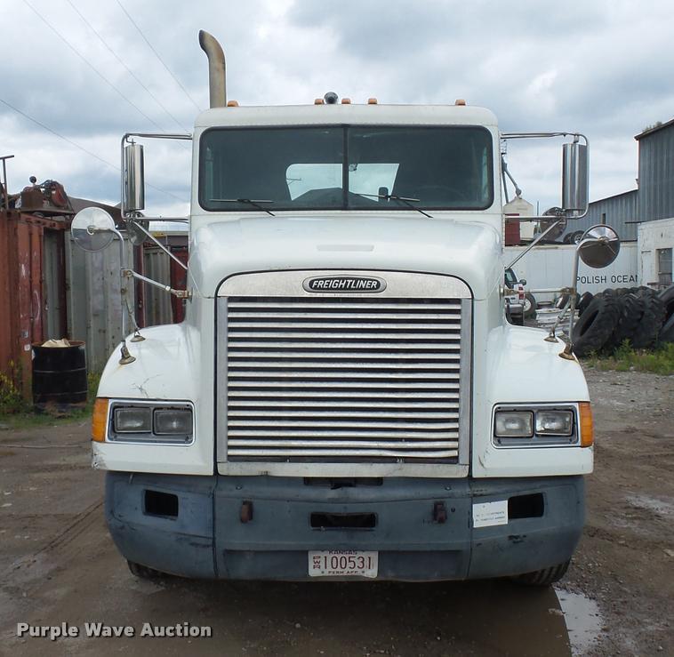 image for item BS9475 2000 Freightliner FLD112 semi truck