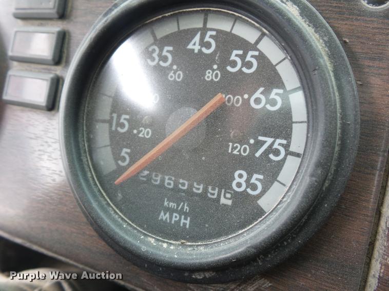 image for item BS9475 2000 Freightliner FLD112 semi truck