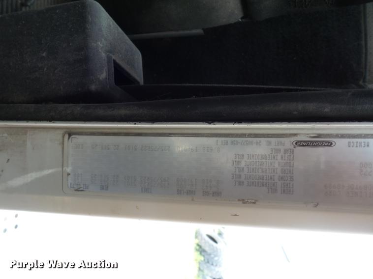 image for item BS9475 2000 Freightliner FLD112 semi truck