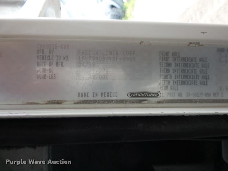 image for item BS9475 2000 Freightliner FLD112 semi truck