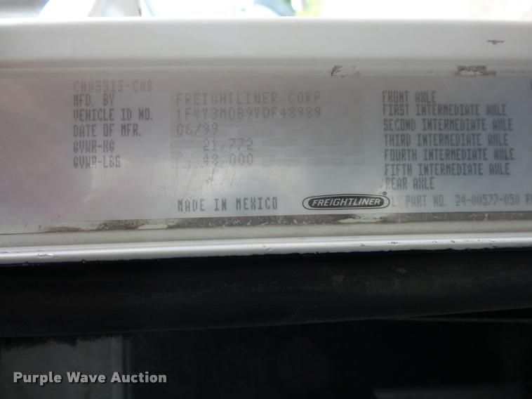 image for item BS9475 2000 Freightliner FLD112 semi truck