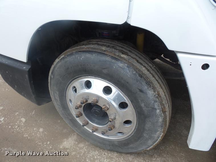 image for item BS9476 2000 Freightliner FLD112 semi truck