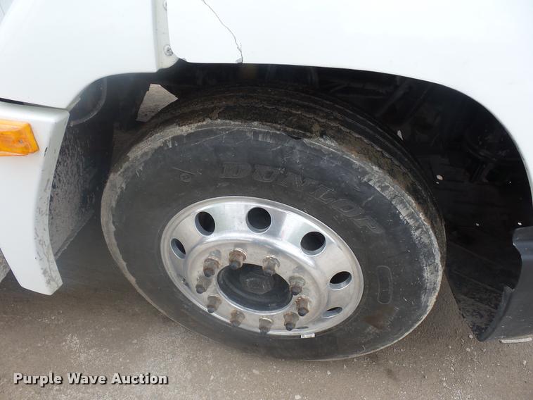 image for item BS9476 2000 Freightliner FLD112 semi truck