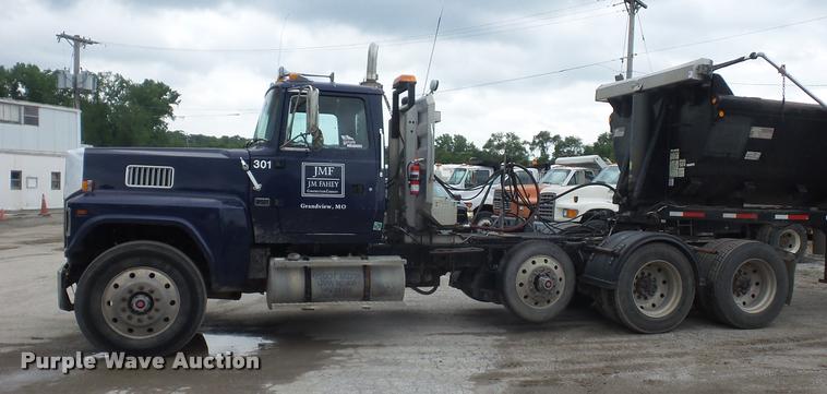 image for item BS9478 1992 Ford LTL9000 semi truck