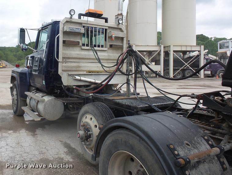 image for item BS9478 1992 Ford LTL9000 semi truck