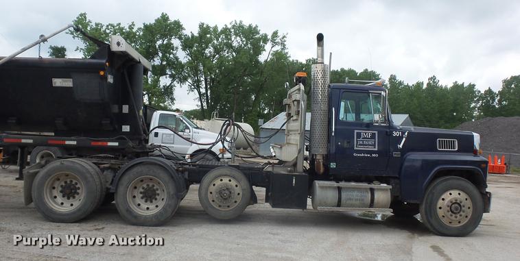 image for item BS9478 1992 Ford LTL9000 semi truck