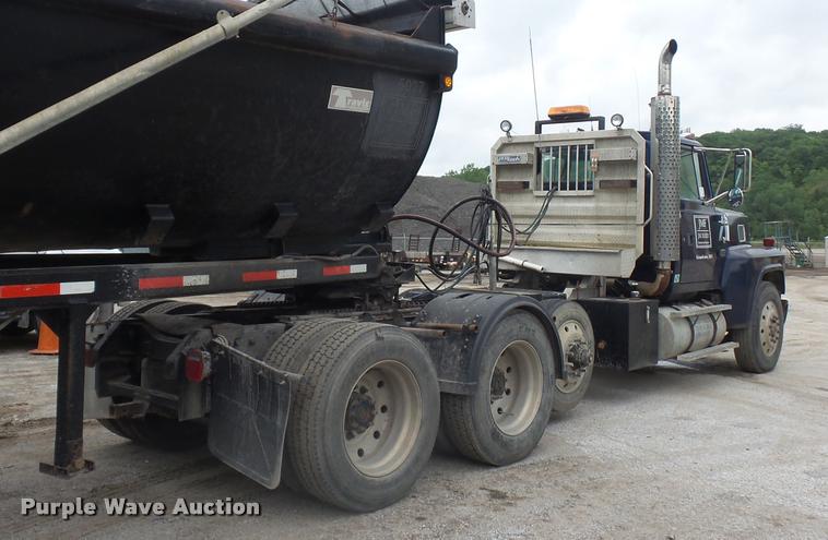 image for item BS9478 1992 Ford LTL9000 semi truck