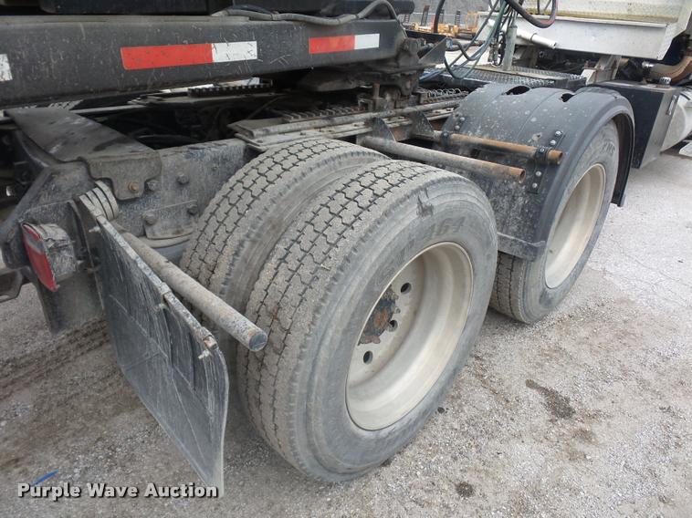 image for item BS9478 1992 Ford LTL9000 semi truck