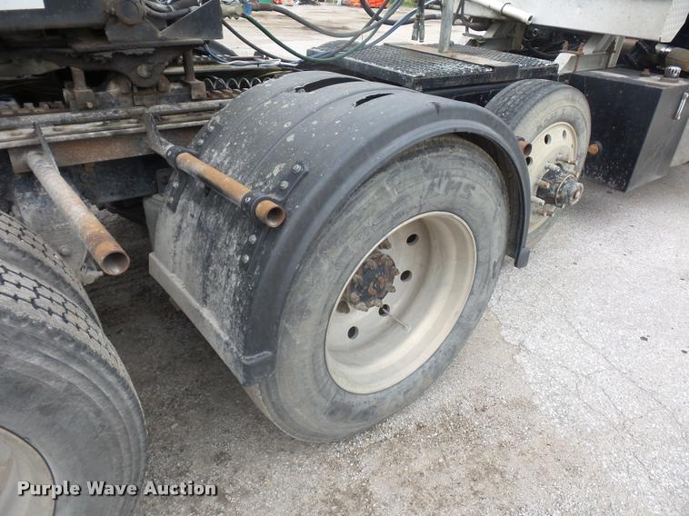 image for item BS9478 1992 Ford LTL9000 semi truck