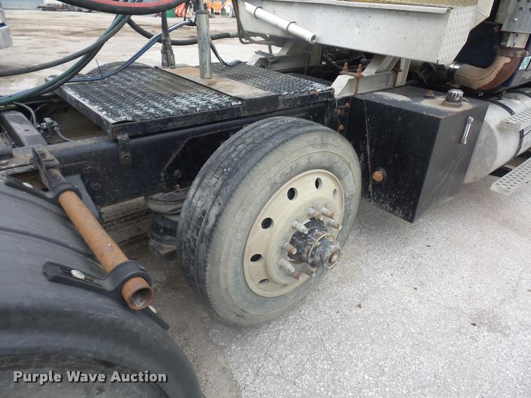 image for item BS9478 1992 Ford LTL9000 semi truck