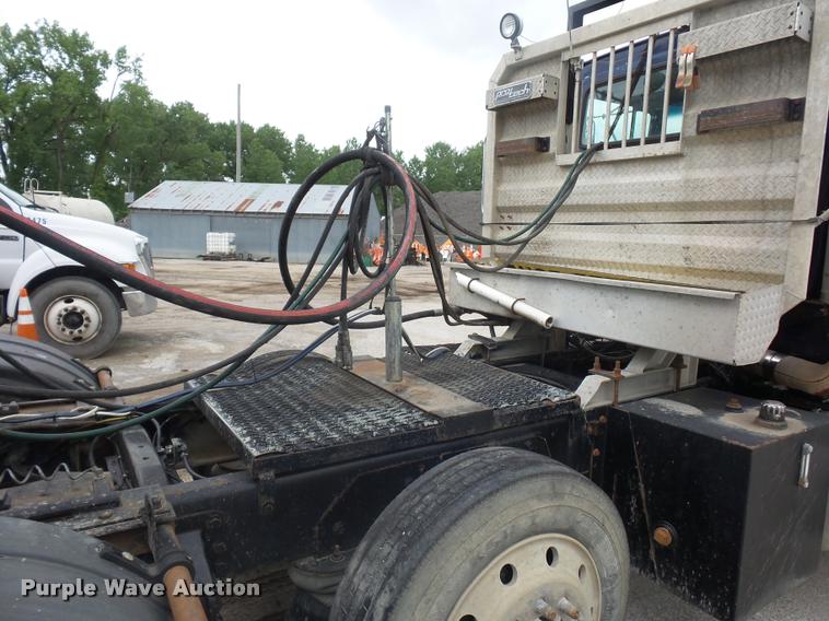 image for item BS9478 1992 Ford LTL9000 semi truck