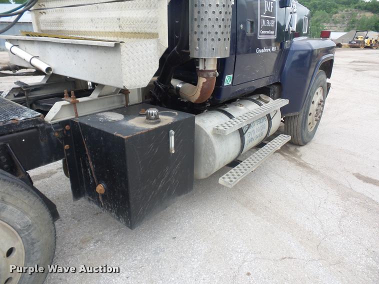 image for item BS9478 1992 Ford LTL9000 semi truck