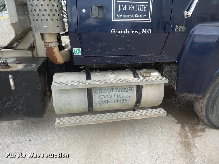 image for item BS9478 1992 Ford LTL9000 semi truck