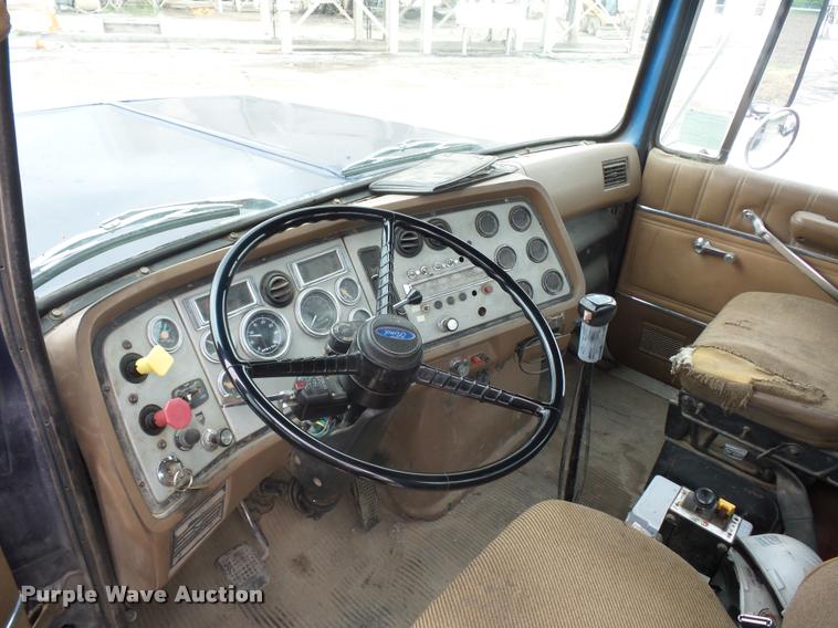 image for item BS9478 1992 Ford LTL9000 semi truck