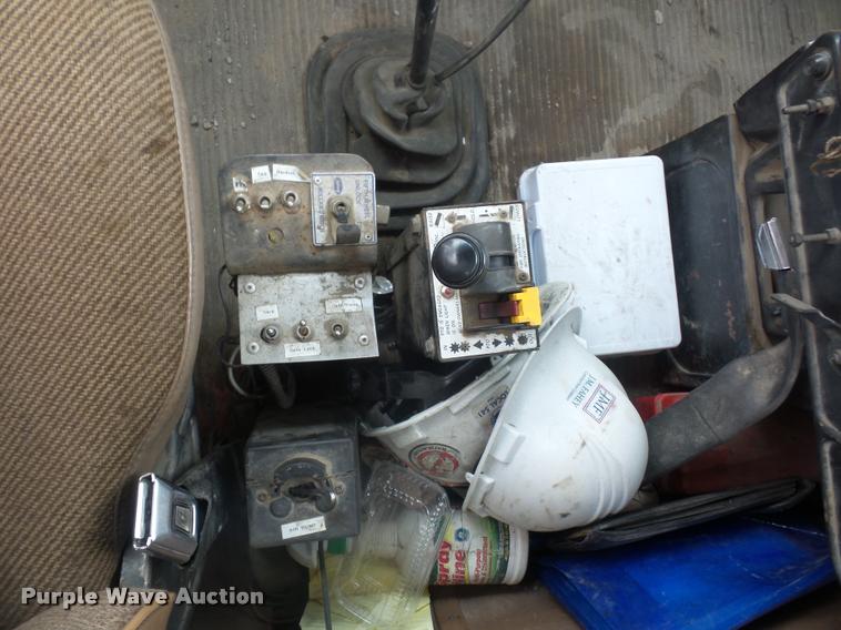 image for item BS9478 1992 Ford LTL9000 semi truck