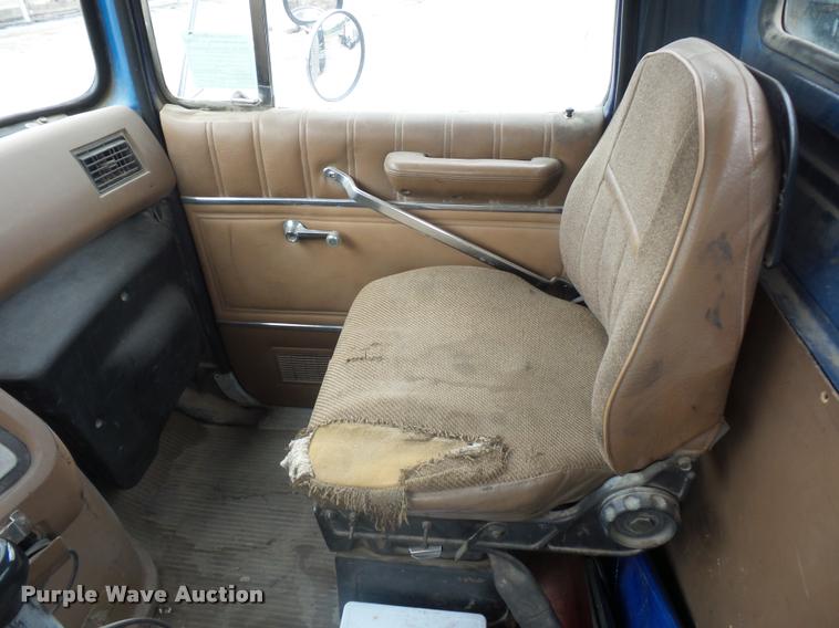 image for item BS9478 1992 Ford LTL9000 semi truck