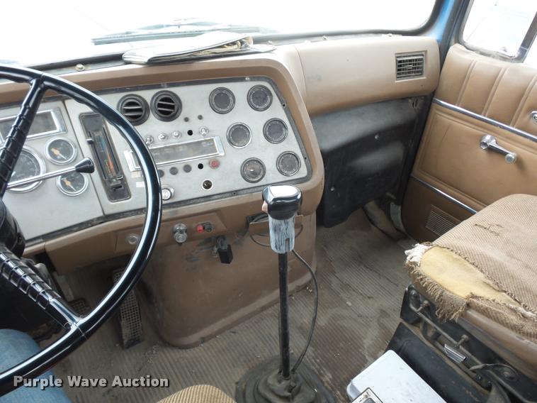 image for item BS9478 1992 Ford LTL9000 semi truck