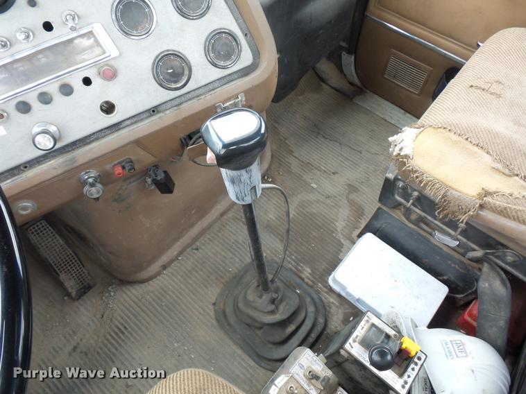 image for item BS9478 1992 Ford LTL9000 semi truck