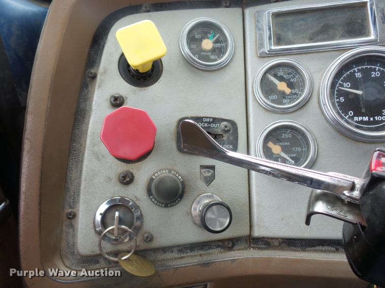 image for item BS9478 1992 Ford LTL9000 semi truck