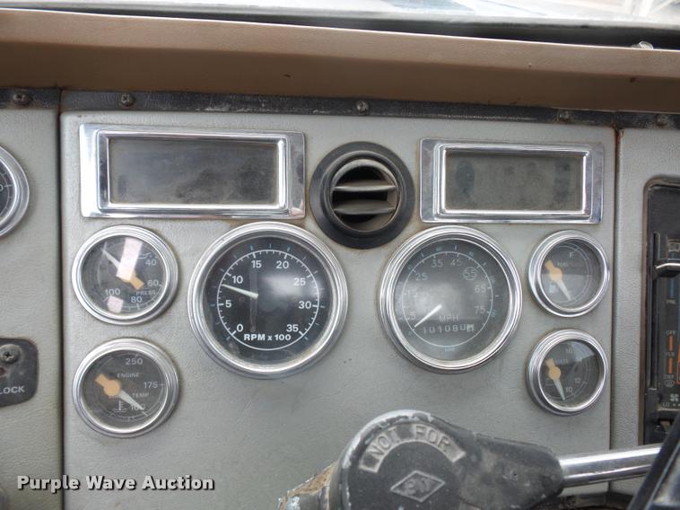 image for item BS9478 1992 Ford LTL9000 semi truck