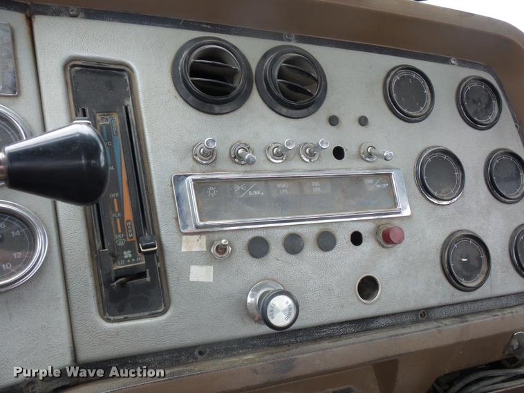 image for item BS9478 1992 Ford LTL9000 semi truck