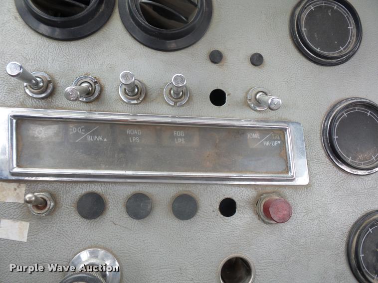 image for item BS9478 1992 Ford LTL9000 semi truck