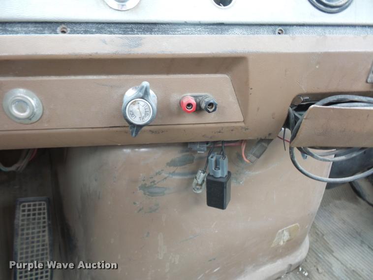 image for item BS9478 1992 Ford LTL9000 semi truck