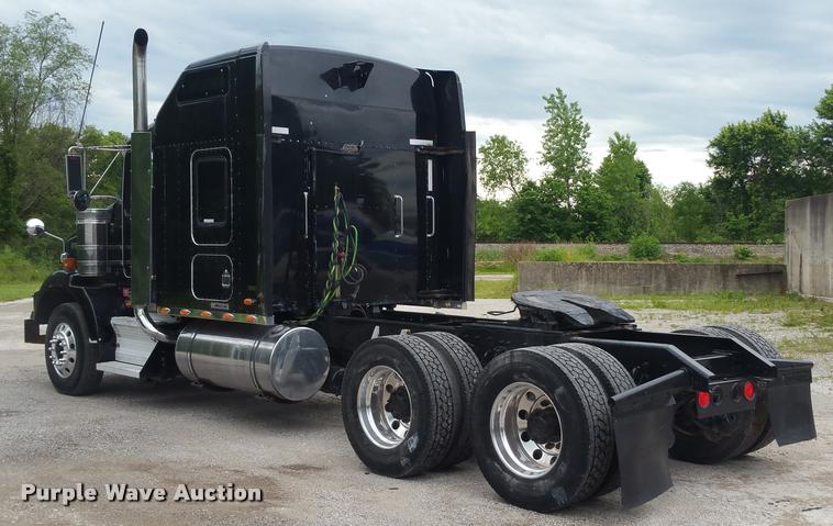 image for item BS9486 2005 Kenworth T800 semi truck