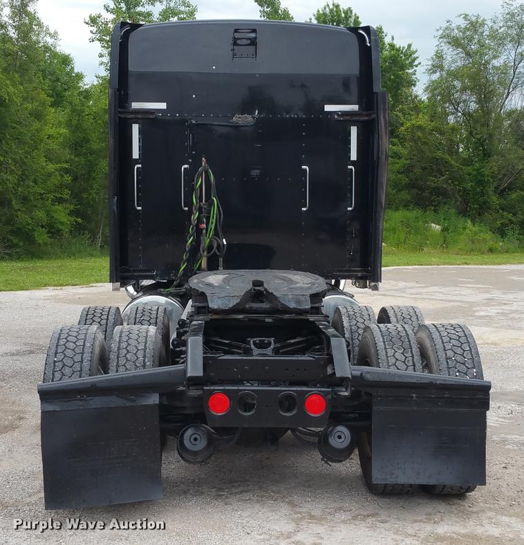 image for item BS9486 2005 Kenworth T800 semi truck