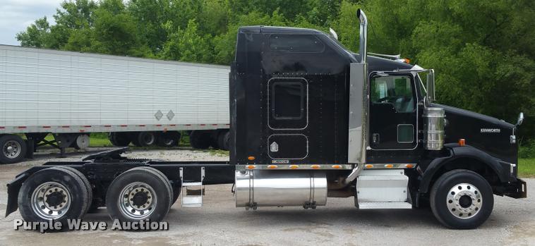 image for item BS9486 2005 Kenworth T800 semi truck