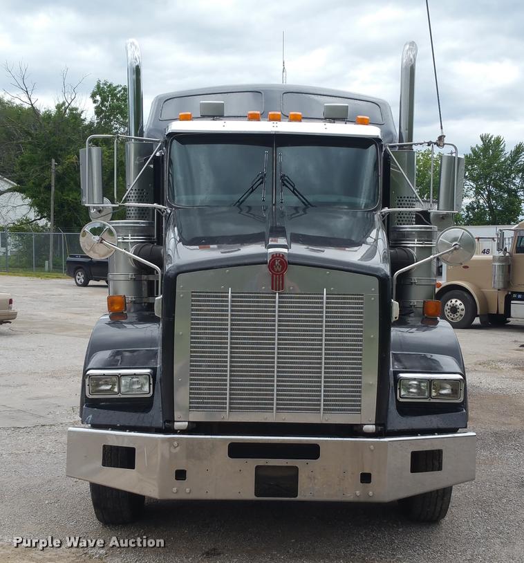 image for item BS9486 2005 Kenworth T800 semi truck